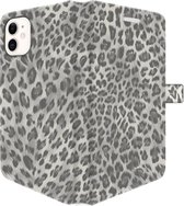 Apple iPhone 12 Hoesje - Portemonneehoesje  - Met pasjeshouder - Met Dierenprint - Luipaard Patroon - Wit