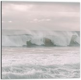 Dibond - Zee met Golven - 50x50cm Foto op Aluminium (Met Ophangsysteem)