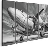 Artaza Canvas Schilderij Vierluik Oud Vliegtuig Op De Landingsbaan - 80x60 - Foto Op Canvas - Canvas Print