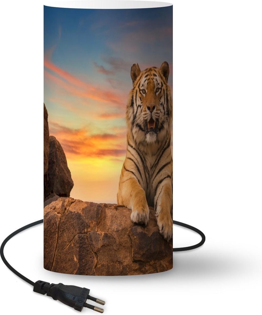 Lamp - Nachtlampje - Tafellamp slaapkamer - Tijger - Zon - Rotsen - 54 cm hoog - Ø24.8 cm - Inclusief LED lamp