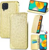 Voor Galaxy M32 Bloeiende Mandala Reliëf Patroon Magnetische Horizontale Flip Lederen Case met Houder & Kaartsleuven & Portemonnee (Geel)