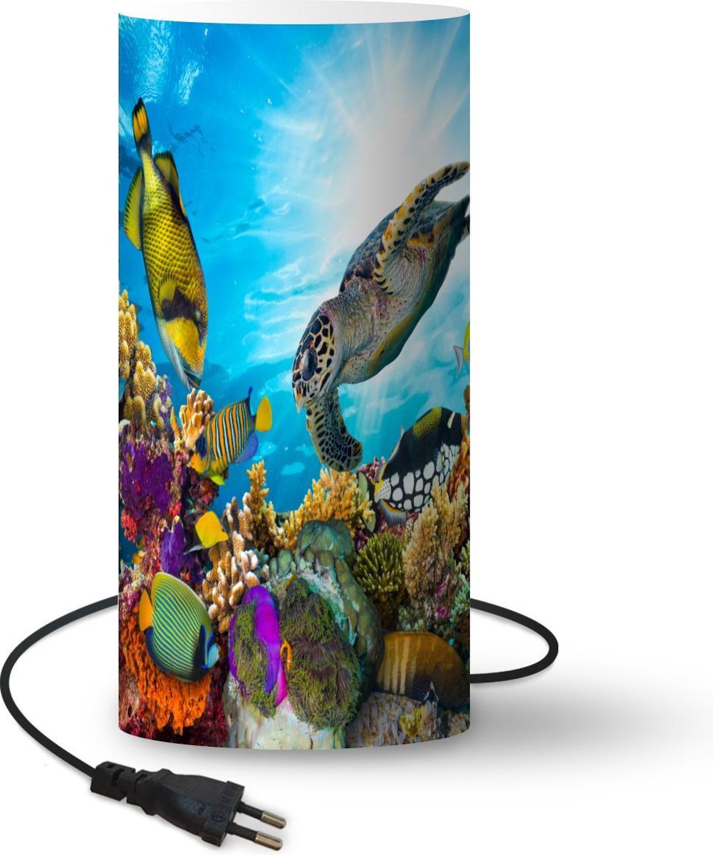 Lamp - Nachtlampje - Tafellamp slaapkamer - Schildpad - Zee - Koraal - 54 cm hoog - Ø24.8 cm - Inclusief LED lamp