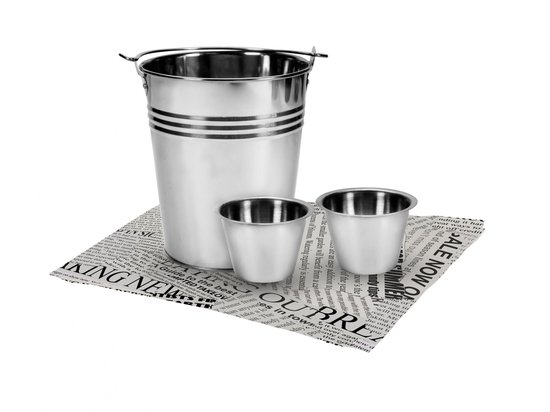 RVS serveer emmer met twee kleine RVS bakjes op krantenpapier.