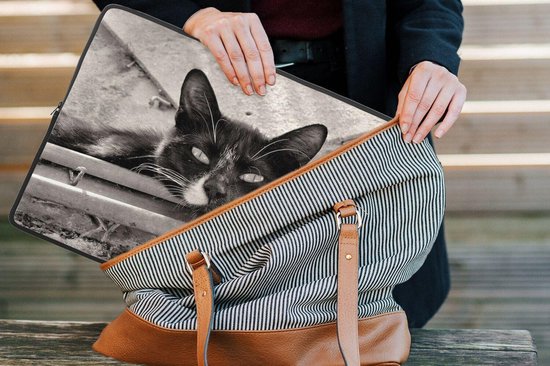 Etui pour ordinateur portable 17 pouces 41x32 cm - Chats en noir et blanc - Etui pour Macbook & Laptop Close-up of a cat - Etui pour ordinateur portable avec photo
