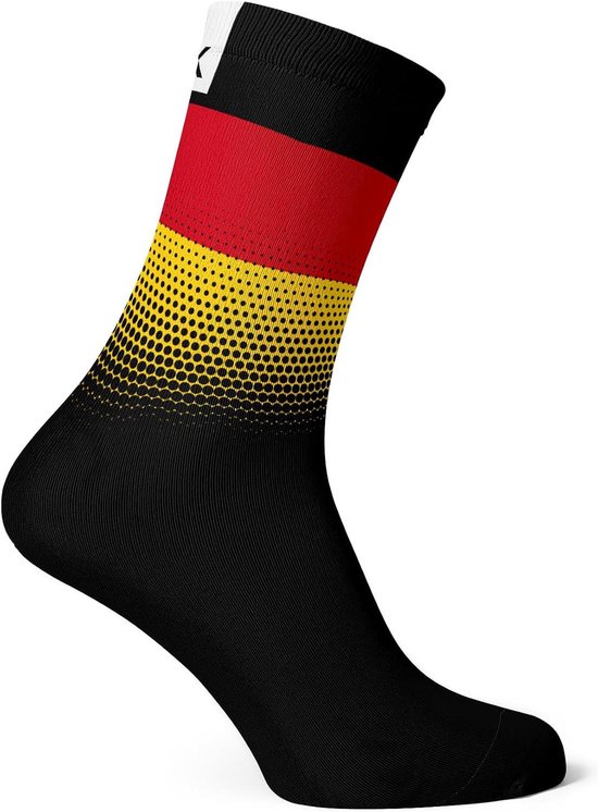 Zwarte sok met een patroon in de kleuren van de Duitse vlag (rood, goud, zwart).