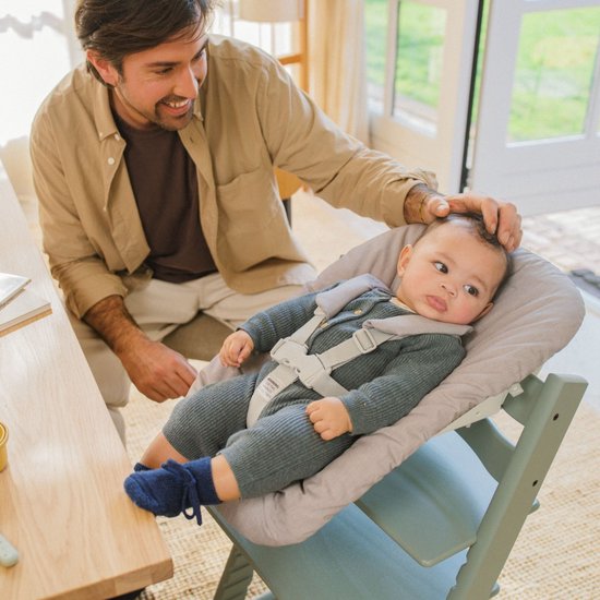 Stokke Tripp Trapp meegroeiende baby- en kinderstoel met Baby Set & Newborn Set, Vanilla Wit — afbeelding 2