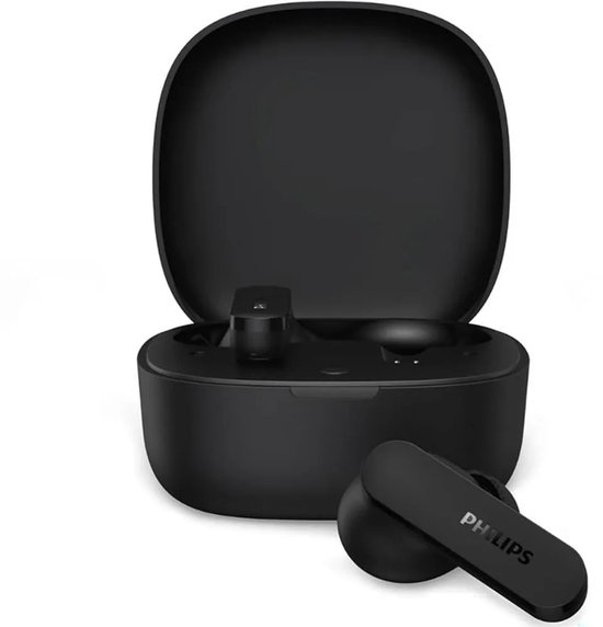 Zwarte oordopjes met Philips logo, deels in open zwarte oplaadcase.