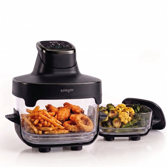 Zwarte Seeger airfryer met twee glazen containers; één gevuld met frietjes en kipwings, de andere met geroosterde groenten.