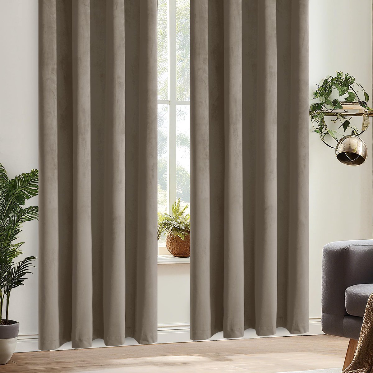 Taupe thermogordijn, fluweel, met oogjes, set van 2, 225 x 132 cm (h x b), met gordijnbanden, zacht, koudebescherming, ondoorzichtig, fluwelen gordijnen voor woonkamer, slaapkamer, railsysteem