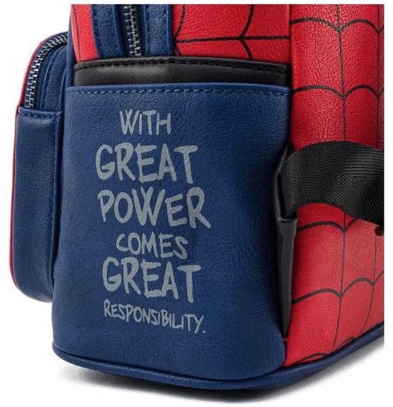 Blauw vak op Spiderman rugzak met tekst: 'With great power comes great responsibility.'