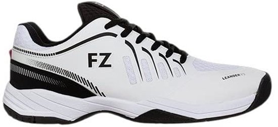 Witte sportschoen met zwarte accenten, 'FZ' logo en 'LEANDER V3' opdruk.
