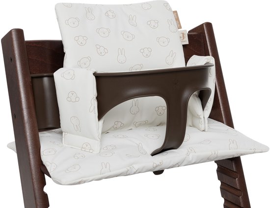 Stoelverkleiner met Miffy en vriendjes print in beige en wit.