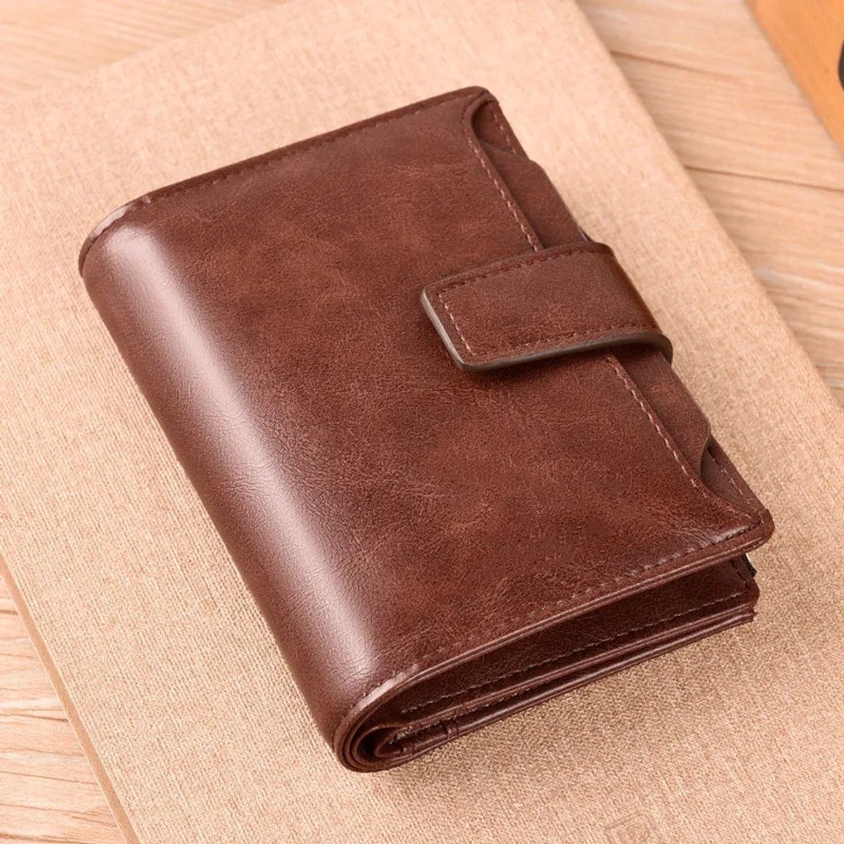 Casalora – Heren Portemonnee van Echt Leer – Compacte Leren Wallet met Drukknop – RFID Bescherming – Bruin – Portemonnee Heren – Cadeau voor Mannen