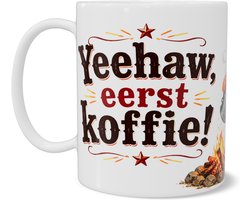 Mok cowboy koffie quote 'Yeehaw, eerst koffie!' western illustratie met kampvuur, cactus en zadel | grappige koffiemok voor cowboyfans, western liefhebbers en ochtendmensen