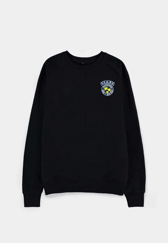 Zwarte sweater met op de linkerborst het S.T.A.R.S. Raccoon Police logo in geel en blauw.