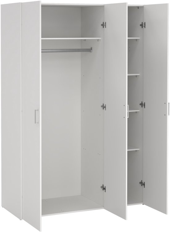 Witte driedeurskast met twee deuren open, die een hangroede en planken tonen.
