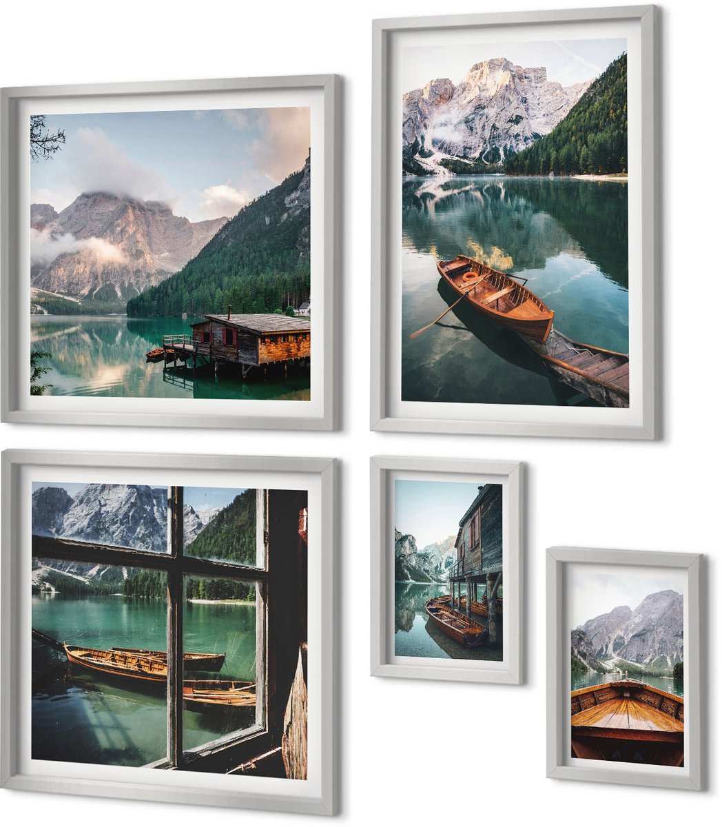 Coloray 5-Delige Schilderij Set - Uitzicht Op Een Bergmeer Met Boten En Een Raam Op De Achtergrond. - 20 x 30 cm - Moderne Wanddecoratie - Woonkamer - Interieur Decoratie