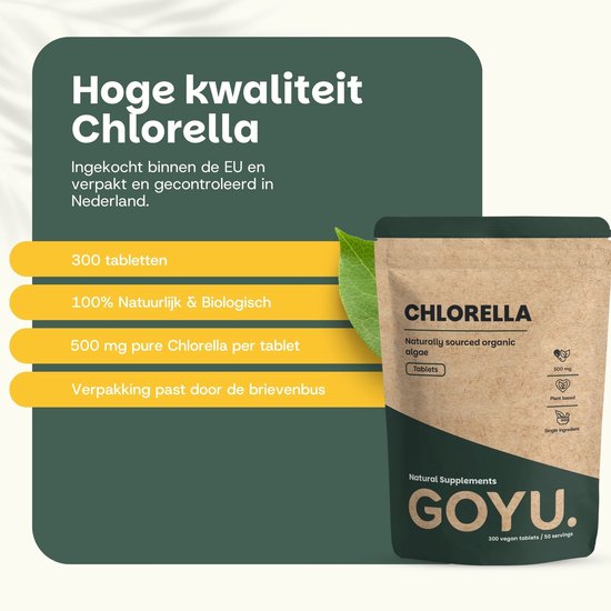 Bruine kraft zak van GOYU Chlorella tabletten, met een groene plant op de voorgrond. Ernaast informatie over het product.