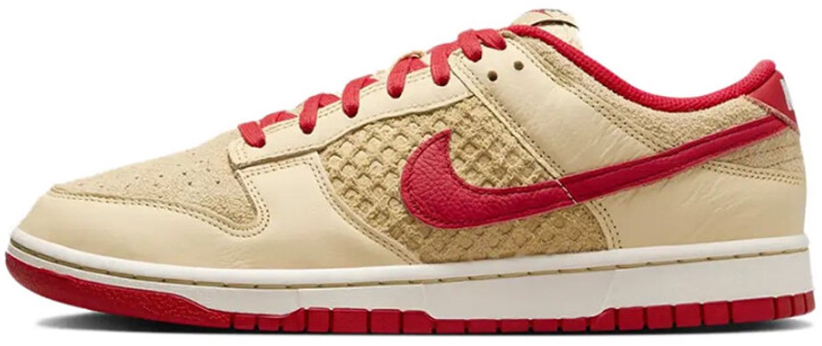 Nike Dunk Low Retro SE ‘Strawberry Waffle’ Beige