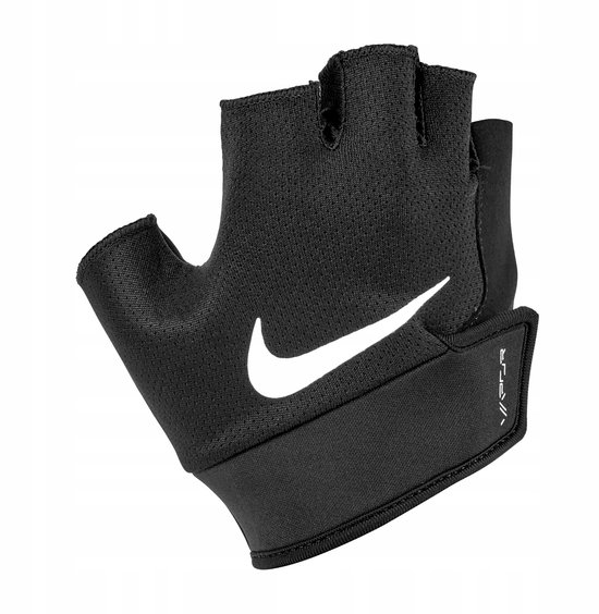 Zwarte Nike fitnesshandschoen met witte swoosh en klittenbandsluiting.
