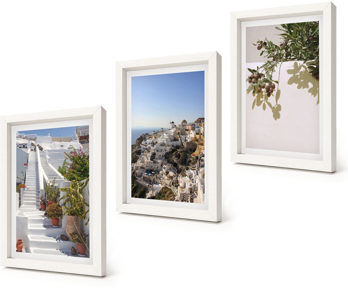 Coloray 3-Delige Schilderij Set - Witte trappen op Santorini met uitzicht over de stad - 20x30 - Stijlvolle Muurdecoratie - Slaapkamer - Woonkamer Decoratie