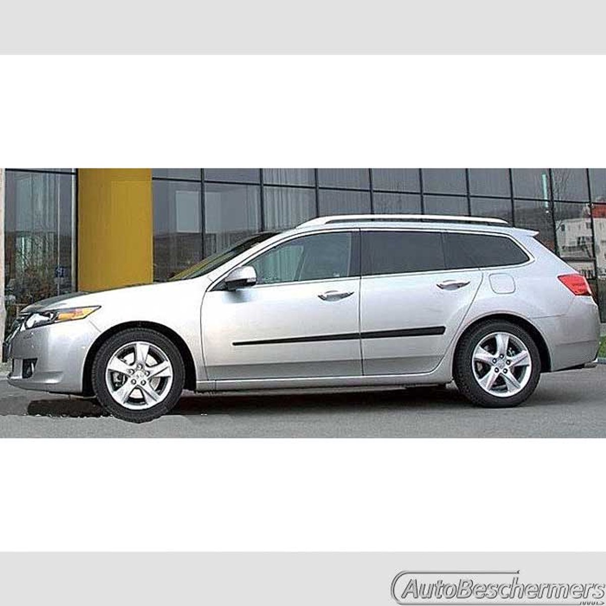 Stootlijsten zwart Honda Accord Tourer 09.2008-2015. De stootstrips zijn zelfklevend. Set a 4 stuks (#1005)