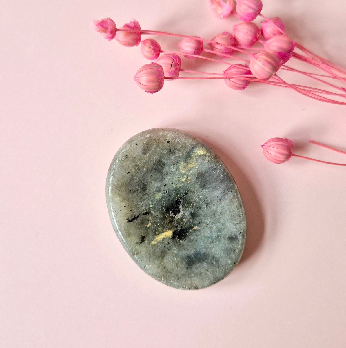Labradoriet Worry Stone – Duimsteen voor Rust en Balans