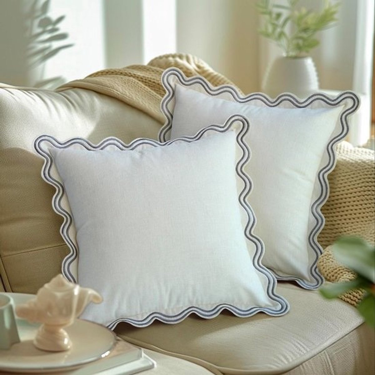 Decoratieve Kussenslopen - Kussenhoezen Sierkussens - Woonkamer Decoratie - Geschulpte Randontwerp - 45 x 45 cm - Crèmewit