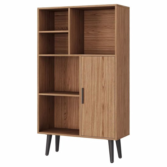Boekenkast met houtlook, één deur en vier open vakken op vier poten.