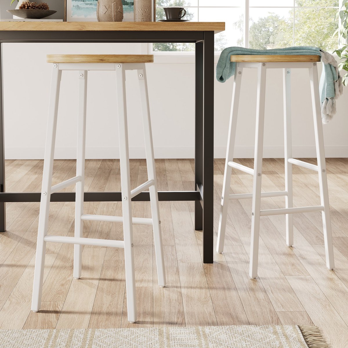 STILVORA Barkruk Set Van 2 - 70 Cm - Stevige Wit Metalen Frame Met Houtlook Zitting En Dubbele Voetsteun - Voor Keuken Eiland En Bar - MDF - Wit