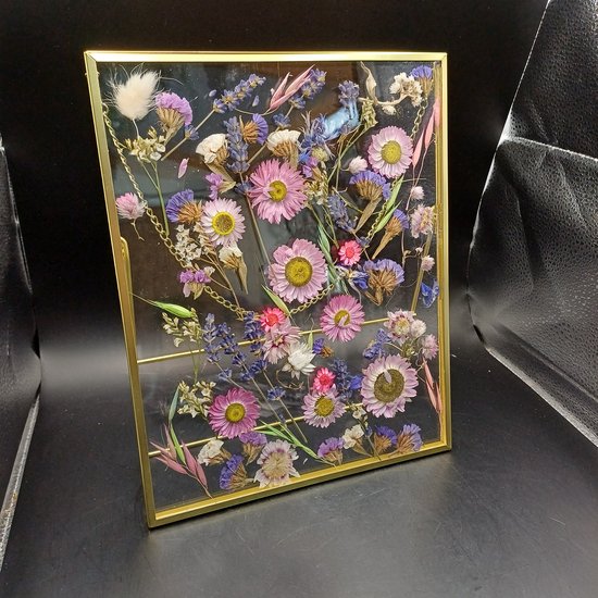 Droogbloemen verwerkt in een lijst | decoratie | vaas | boeket | bloemstuk | bloemen | fleurig | cadeau | woondecoratie | interieur | schilderij | bohemian | veldboeket