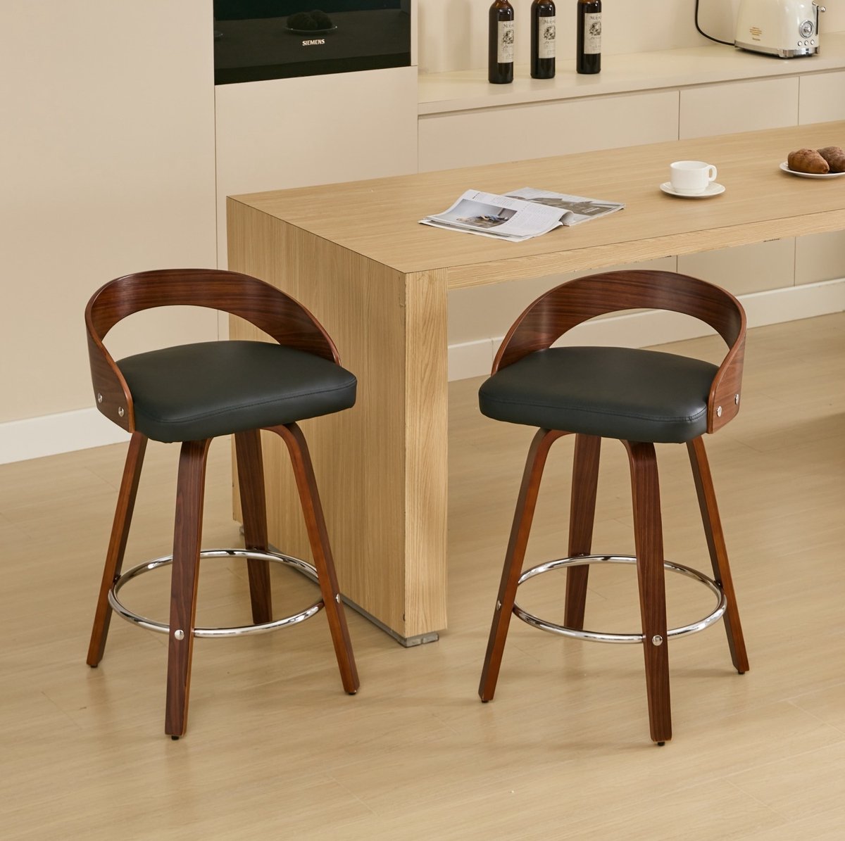 MEUNIQ barkruk set van 2, draaibaar, zithoogte 63 cm, met lage rugleuning, houten onderstel en voetsteun, zwart kunstleer voor keukenbar of counter Black