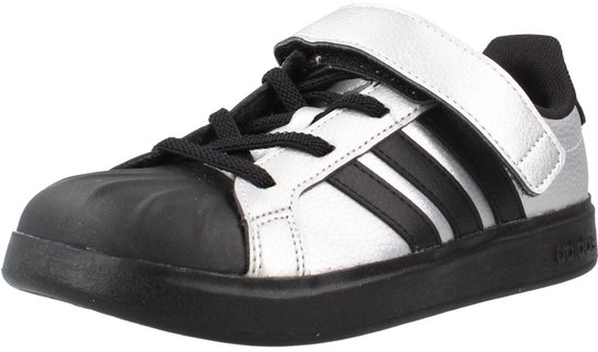Zilverkleurige Adidas sneaker met zwarte neus en klittenband.