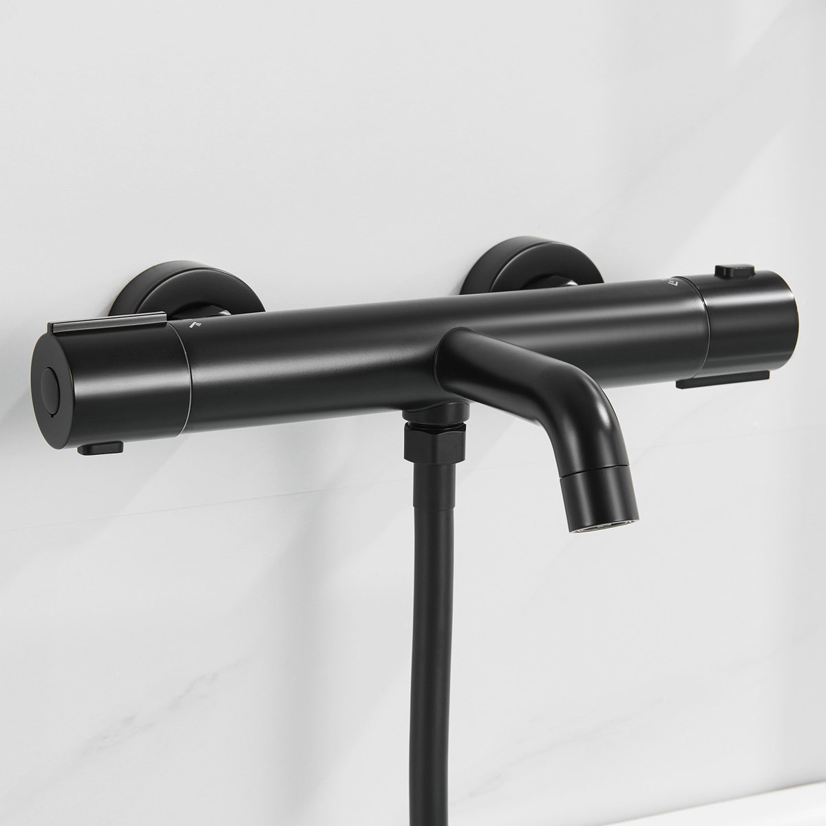 Auralum Max Thermostatische Badkraan - Thermostatische Douchekraan - 15 cm - Waterbesparend - Inclusief koppelingen - Met Omstelling - Zwart