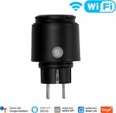 Zwarte, slimme stekker met Wi-Fi-logo, werkt met Google Assistant en Alexa.