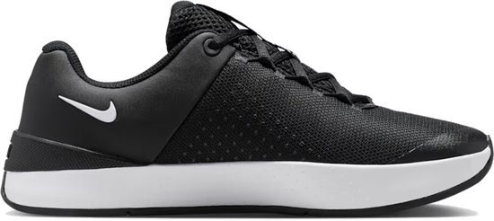 Zwarte Nike damesschoen met witte Nike swoosh op de zijkant en een witte zool.