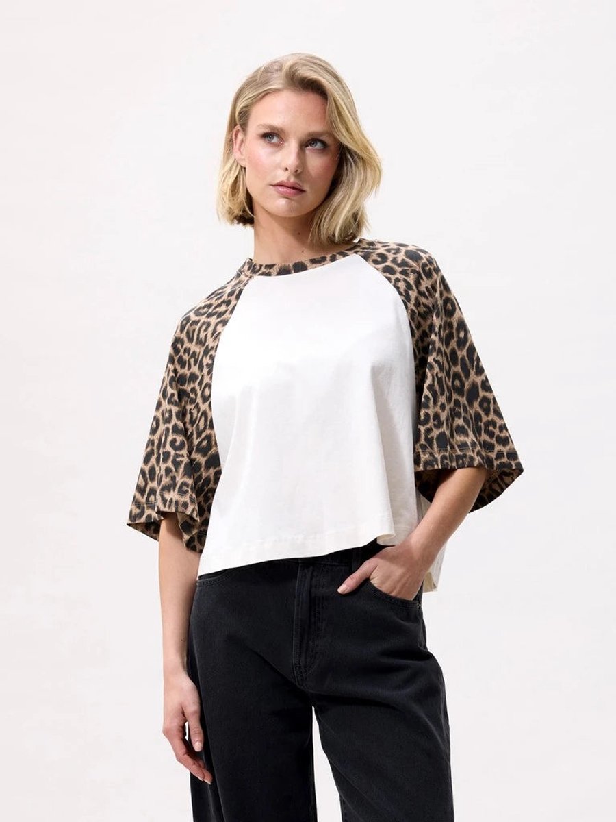 Catwalk Junkie Baseball Leopard Tshirt Tops & T-shirts Dames - Shirt - Wit - Maat 34