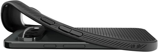 Flexibele zwarte Spigen hoes met knoppen, gedemonstreerd op een telefoon.