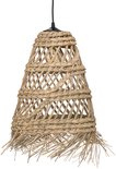 Natuurlijke rotan hanglamp met open weefsel en gerafelde onderrand, op witte achtergrond