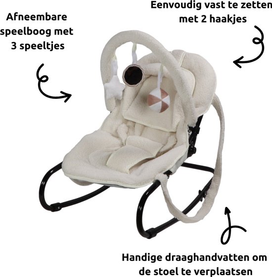 Off-white bouclé wipstoel met afneembare speelboog, draaghandvatten en bevestigingshaken.