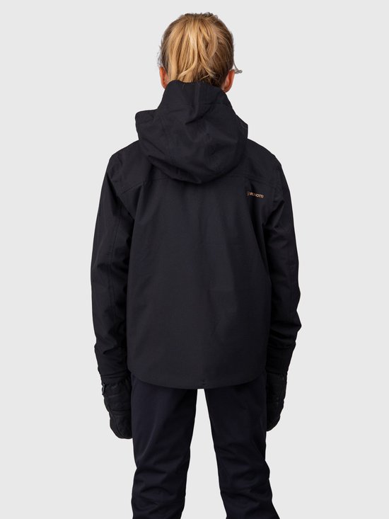 Achterkant van een zwart ski-jack met capuchon en een klein oranje logo op de rug.