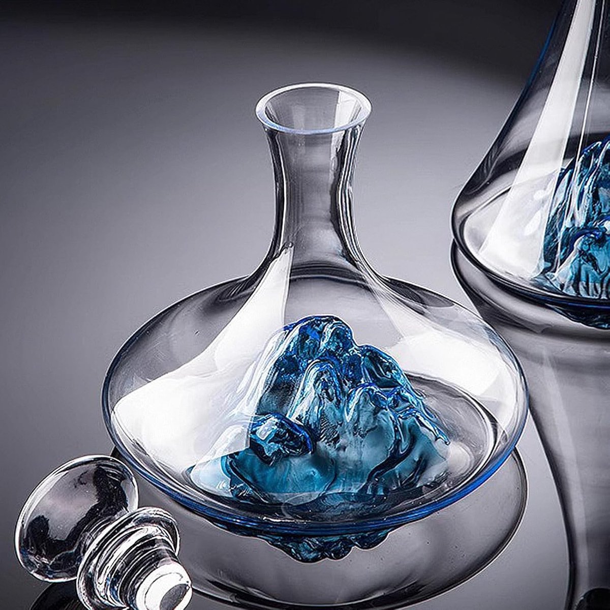 Luxe Wijnglazen Decanteerder met Geïntegreerde Blauwe IJsberg Waterval, Leidingvrije Wijnaerator en Glazen Stopper, Perfecte Wijnaccessoires voor 1.2 Liter