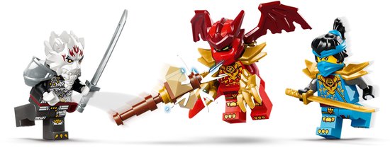 Drie NINJAGO actiefiguren: Zilvar, Grimtak en een blauwe ninja met gouden details, klaar voor gevecht.
