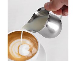 Melkopschuimkan Roestvrijstaal - Opschuimkan Koffie - Koffie Bereiden - Ergonomisch Handvat - 5 Oz Capaciteit - Zilverkleurig