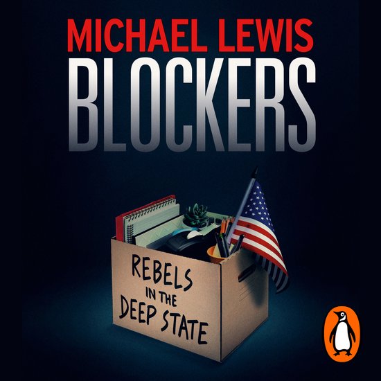 Boek "Blockers" van Michael Lewis. Doos met "REBELS IN THE DEEP STATE" en een Amerikaanse vlag.