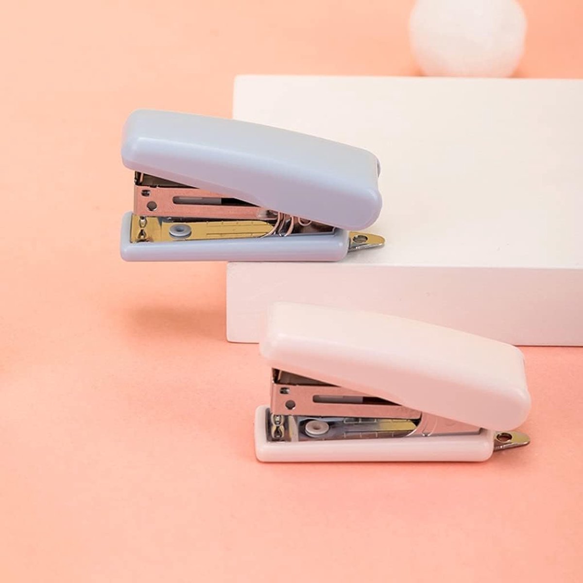 Handmatige nietmachine - Kantoor nietapparaat - Papier binden - Ingebouwde verwijderaar - 15 vellen capaciteit - Roze