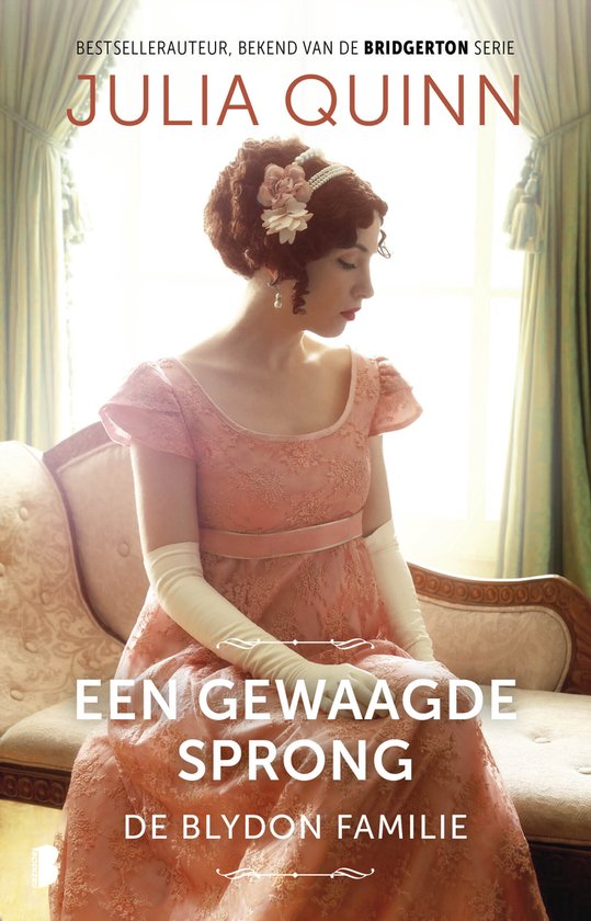 Boekcover met een vrouw in een perzikkleurige jurk, met parelversiering in haar opgestoken haar. Titel: Een Gewaagde Sprong.