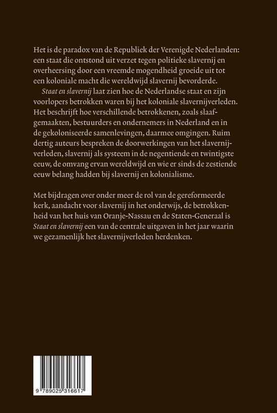 De achterkant van een boek met de titel 'Staat en slavernij', dat gaat over de Nederlandse slavernij en kolonialisme.