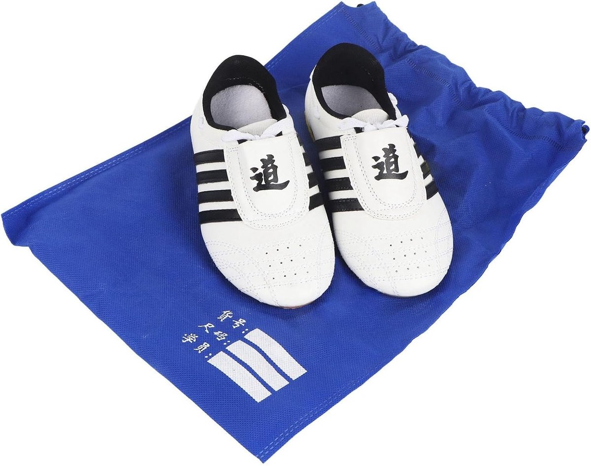 Innovatieve lichtgewicht taekwondo en kungfu schoenen met ademend ontwerp en antislip rubberen zool voor martial arts training voor mannen en vrouwen
