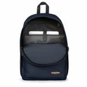 Navy Eastpak Out of Office rugzak open, met laptopvak en Eastpak logo.